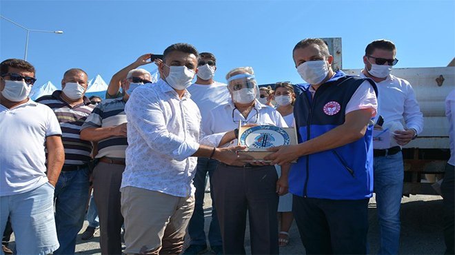 Dikili’de Yavru Balıklar Denizle Buluştu