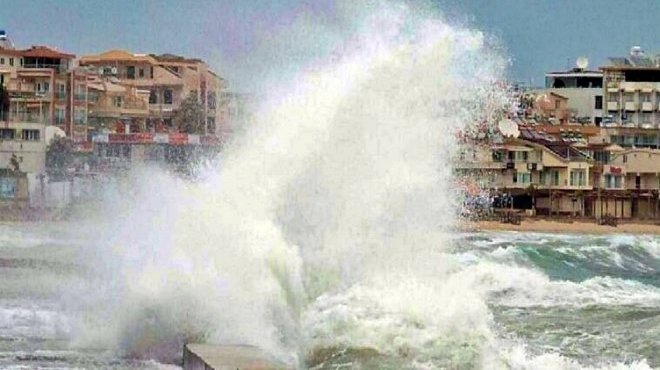 DİKKAT... EGE'DE FIRTINA VAR!..