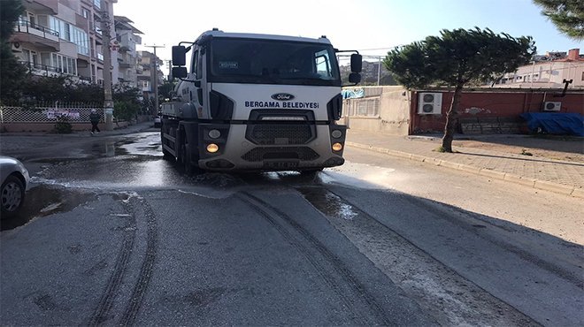 Doğalgaz ve altyapı çalışmaları tamamlanan cadde ve sokaklar sulanıyor