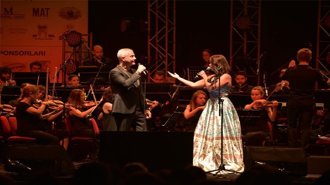 Dünyaca ünlü tenor Safina, Çeşme’de konser verdi