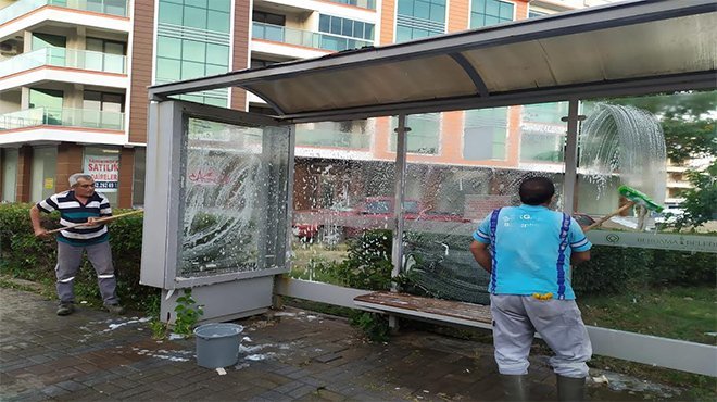 Duraklar yıkanıp dezenfekte edildi