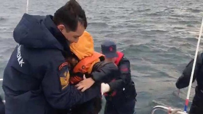 Ege Denizi'nde Mahsur Kalan Göçmenler Kurtarıldı