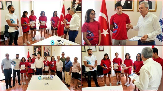 Egeli Yüzücüler turnuvalara damga vurmaya devam ediyor