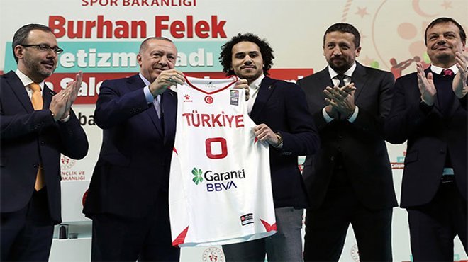 Erdoğan'dan Larkin'e milli forma