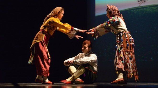 EÜ'de 'Koy-u Kırmızı' dans tiyatrosu duygulandırdı