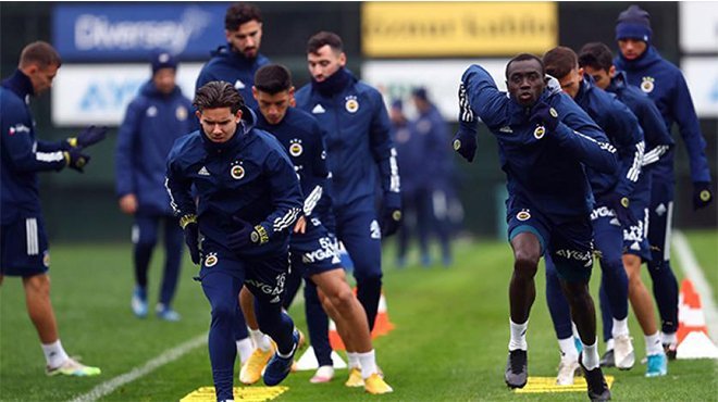 Fenerbahçe'de 4 futbolcunun testi pozitif 