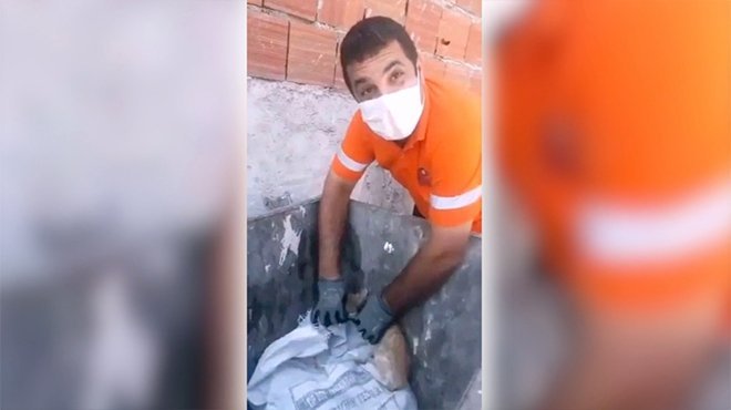 Gaziemir Belediyesi çalışanları yavru kedinin hayatını kurtardı