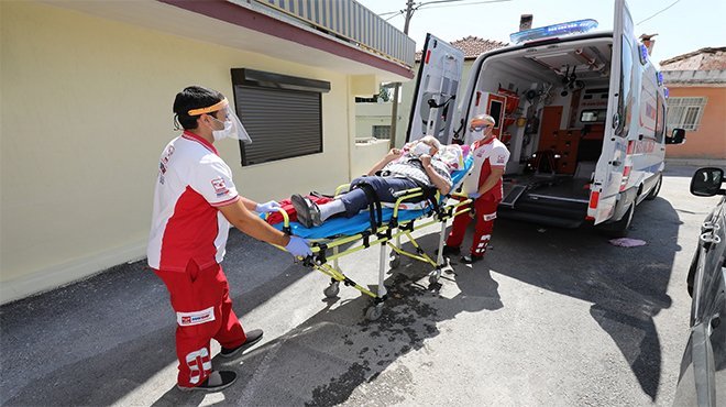 Gaziemir’de hasta nakil araçları yeniden hizmete başladı