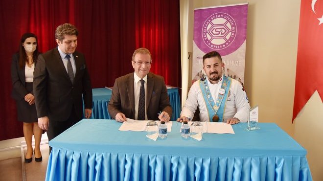 El ele verip geleceğe Karşıyaka'da yön verdiler!