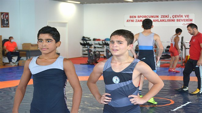 GELECEĞİN ŞAMPİYON GÜREŞÇİLERİ ALİAĞA’DA KAMPTA