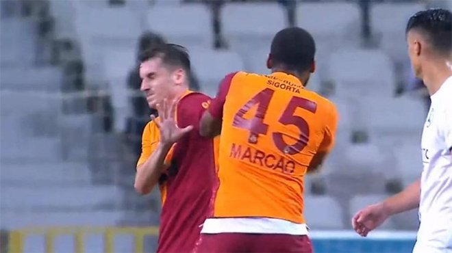 Giresunspor Galatasaray maçında Marcao'dan Kerem Aktürkoğlu'na yumruk