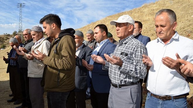GÖRDES YAKAKÖY’DE YAĞMUR İÇİN ELLER SEMAYA AÇILDI