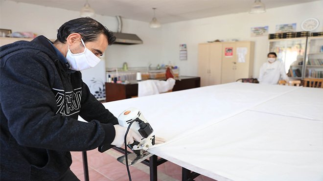 Güzelbahçe Belediyesi 30 bin Maske dağıttı