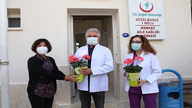 Güzelbahçe Belediyesi Sağlık Çalışanlarının Bayramını Kutladı