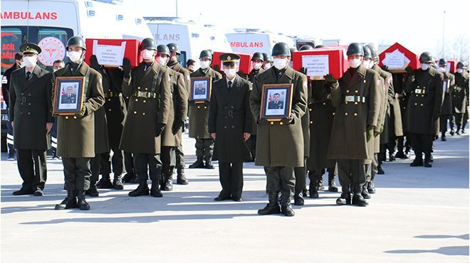 Helikopter kazası şehitleri, devlet töreni için Ankara'ya uğurlandı