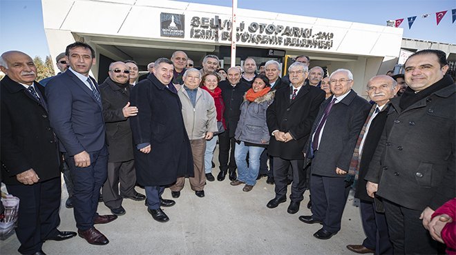 Hem meydan hem otopark
