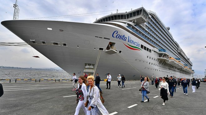 İkinci gemi İzmir Limanı’na yanaştı