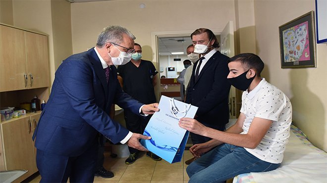 İlk kez çocuk hastaya İzsiz Tiroid ameliyatı yapıldı