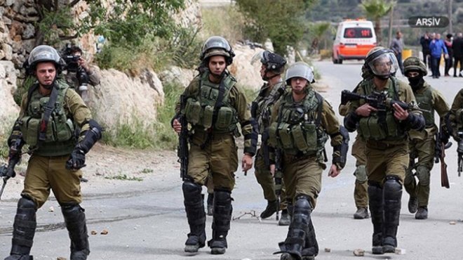 İsrail Askerleri Filistinli Milletvekilini Gözaltına Aldı