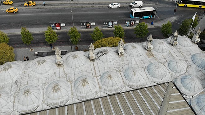 İstanbul'da 472 yıllık tarihi camide tepki çeken klima görüntüsü