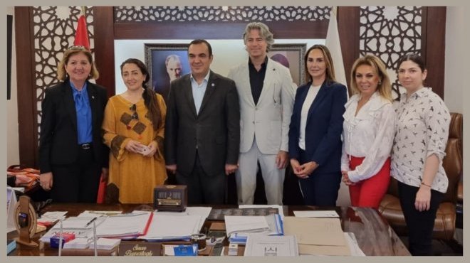 İYİ PARTİ İL BAŞKANI'NDAN İZMİR KIZILAY'A KURBAN BAĞIŞI