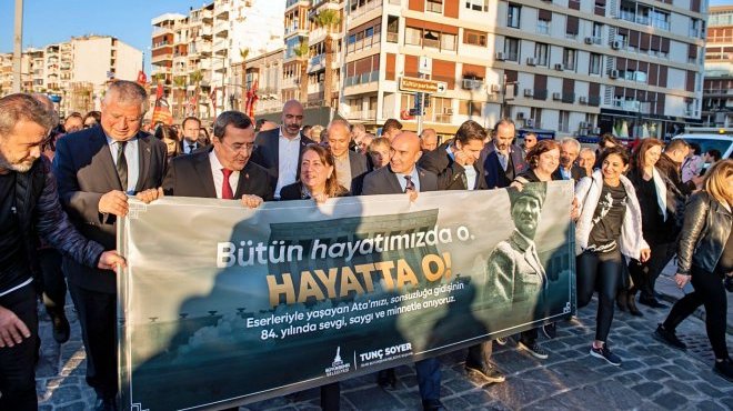 İZMİR ATA’YA SAYGI İÇİN YÜRÜDÜ