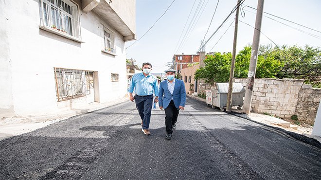 İzmir Büyükşehir Belediyesi’nden kapanma günlerinde asfalt atağı