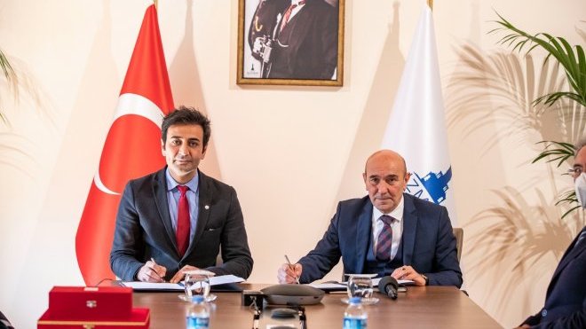 İzmir Büyükşehir Belediyesi’nden Türk Kızılayı’na destek