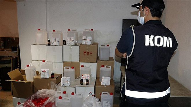İzmir'de 5 ton etil alkol ele geçirildi