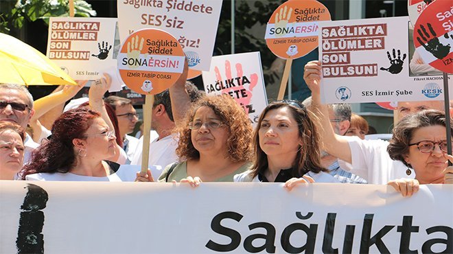 İZMİR'DE AİLE HEKİMİNE SALDIRANLARA HAPİS CEZASI VERİLDİ
