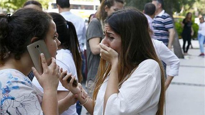 İzmir'de deprem paniği devam ediyor
