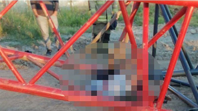 İzmir'de devrilen vincin altında kalan işçi öldü