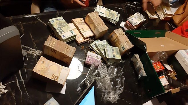 İzmir'de dolandırıcı örğütüne operasyon