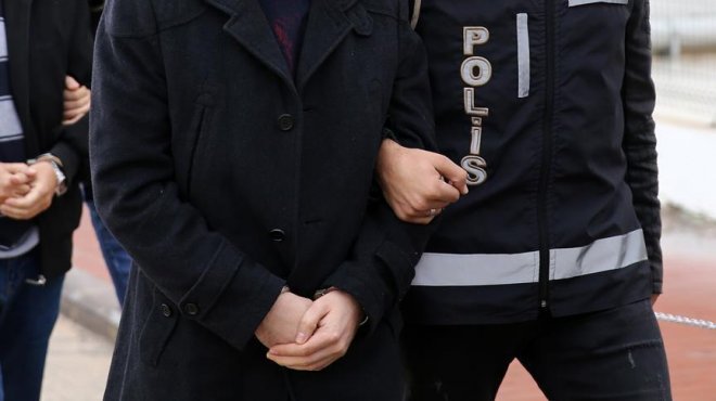 İzmir'de FETÖ'nün hücre evine operasyon: 12 gözaltı