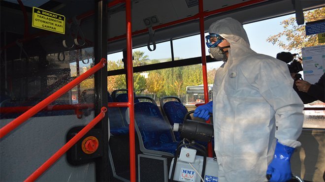 İzmir'de Kamuya açık 246 bin nokta dezenfekte edildi