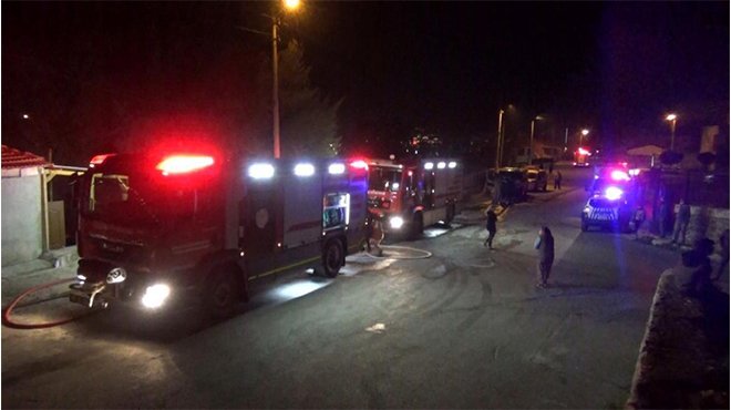 İzmir'de Karısı ve kızı içerideyken evi ateşe verdi