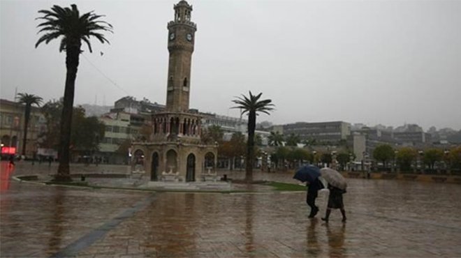 İzmir'de sağanak yağış etkili oluyor