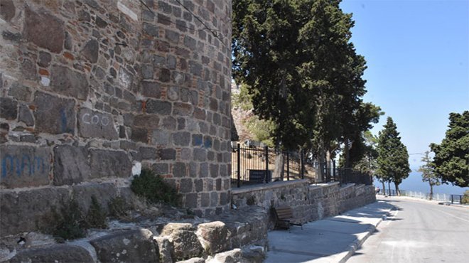 İzmir'de tarihe saygısızlık