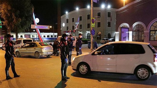 İzmir’de yasağa uymayanlara ceza uygulandı
