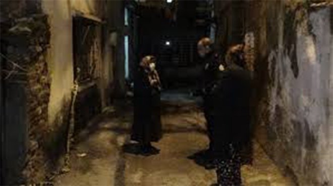 İzmir'de yaşlı adam, evinde gözleri oyuk halde bulundu