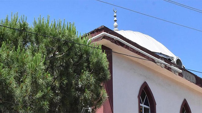 İzmir'deki camilerden jammere rağmen giriş yapıldı; 1 kadın gözaltına alındı