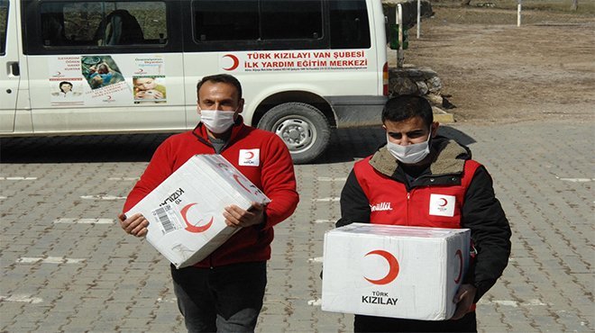 İZMİR’DEN VAN’A UZANAN KÜTÜPHANE