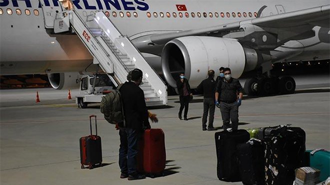 İzmir'e, Burkina Fasodan 122 Türk vatandaşı getirildi