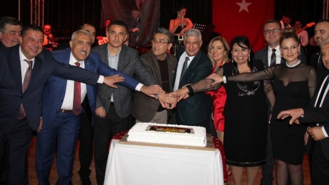 İzmir Emlakçılar Odası 23. yıldönümünü kutladı