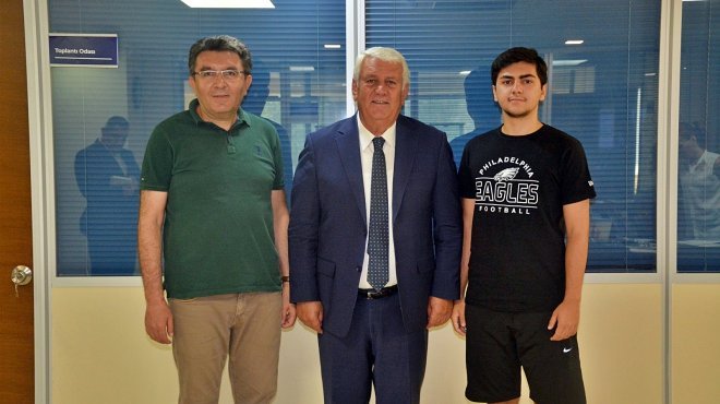ERDEM UĞURLU İZMİR ESNAFININ GURURU OLDU…