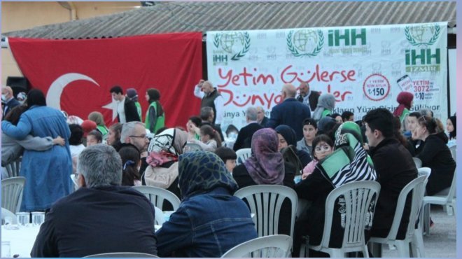 İzmir İHH’dan Ramazan 15 Dünya Yetimler Günü iftarı