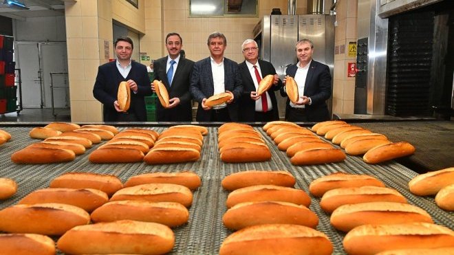 İzmir’in “Halk Ekmek” modeli yüzleri güldürdü 