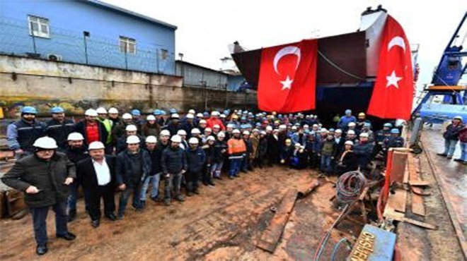 İzmir’in yeni arabalı feribotu suya indirildi