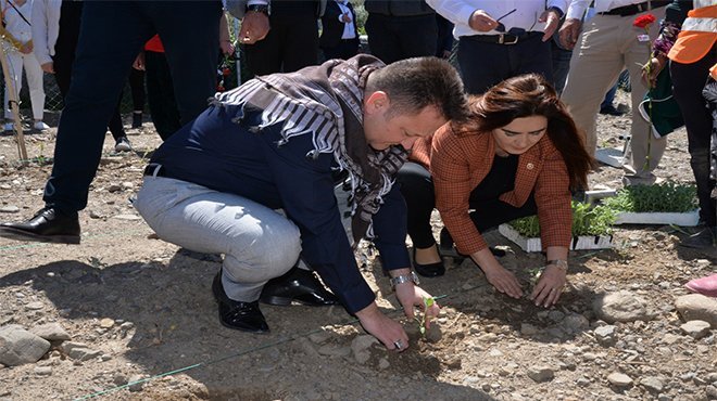 İzmir Milletvekili Sevda Erdan Kılıç Menemen’i ziyaret etti