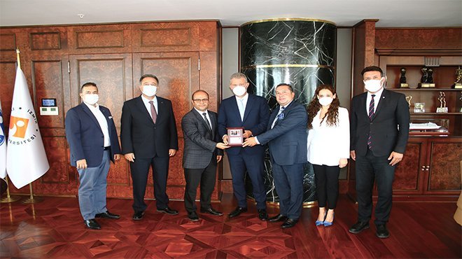 İZMİR SKAL KULÜBÜ’NDEN  ÖZGENER’E  TEŞEKKÜR VE NEZAKET ZİYARETİ